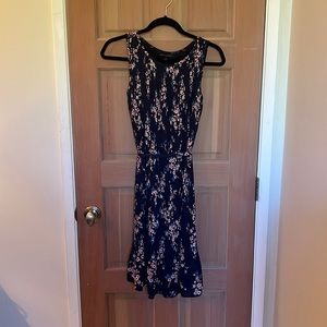 Floral Pleated Dress Banana Republic. Size xs, excellent condition